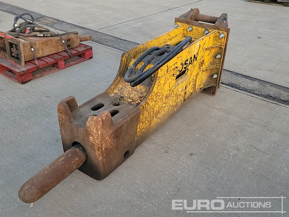 Soosan Hydraulic Breaker 80mm Pin to suit 20 Ton Excavator - Hydraulické kladivo: obrázok 1 Soosan Hydraulic Breaker 80mm Pin to suit 20 Ton Excavator - Hydraulické kladivo: obrázok 1