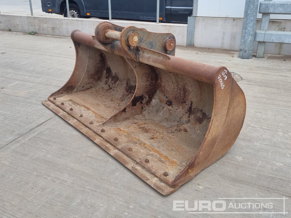 Strickland 84" Ditching Bucket 80mm Pin to suit 20 Ton Excavator - Lyžica: obrázok 1 Strickland 84" Ditching Bucket 80mm Pin to suit 20 Ton Excavator - Lyžica: obrázok 1
