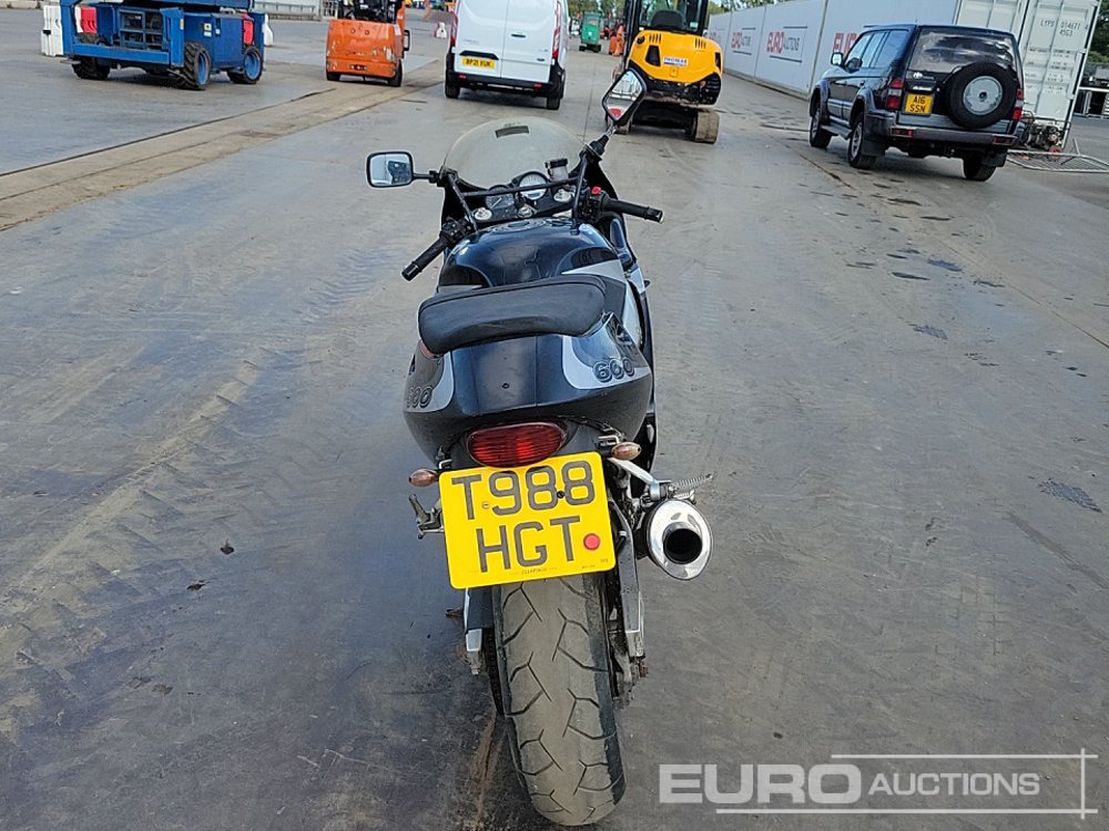 Suzuki GSX600 - Motocykel: obrázok 4 Suzuki GSX600 - Motocykel: obrázok 4