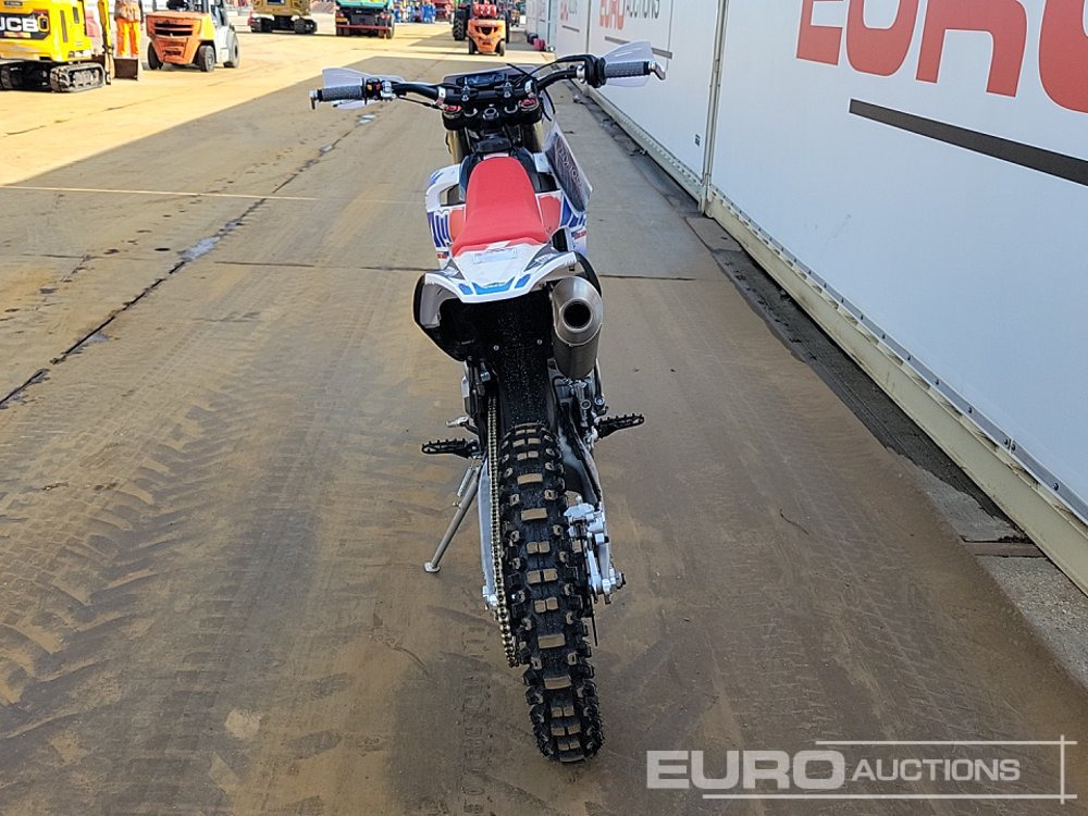 Unused 2025 Apollo Storm 300cc Motorcross Bike, 21" Front, 18" Rear Tyres, Electric Start, Air Cooled, Hydraulic Suspension, Disc Brakes, Lighting Kit (UNASSEMBLED) - Motocykel: obrázok 4 Unused 2025 Apollo Storm 300cc Motorcross Bike, 21" Front, 18" Rear Tyres, Electric Start, Air Cooled, Hydraulic Suspension, Disc Brakes, Lighting Kit (UNASSEMBLED) - Motocykel: obrázok 4