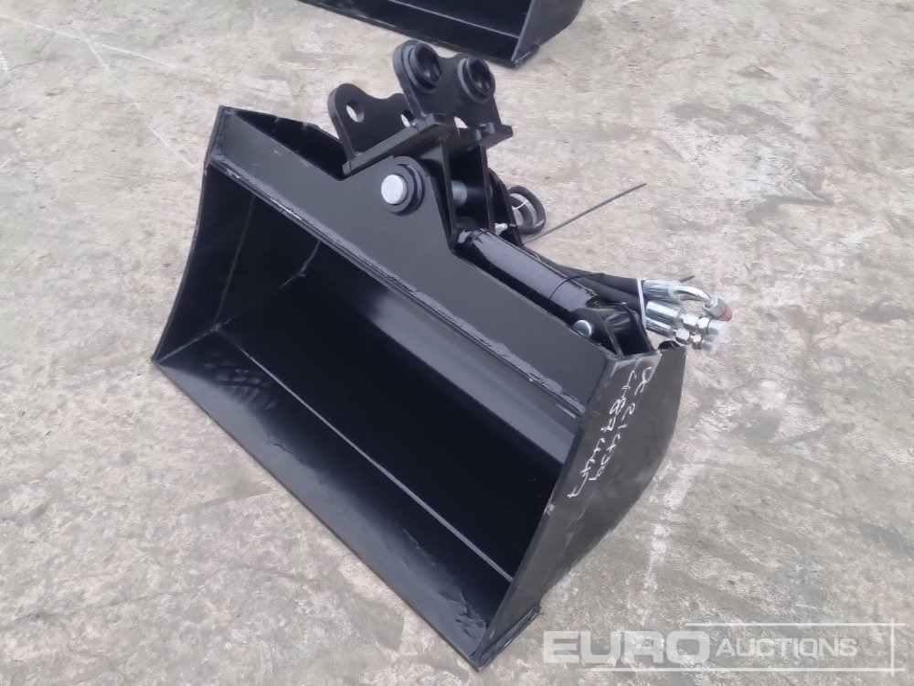 Unused 2025 Captok 24" Hydraulic Tilting Bucket 25mm Pin to suit Mini Excavator - Lyžica: obrázok 1 Unused 2025 Captok 24" Hydraulic Tilting Bucket 25mm Pin to suit Mini Excavator - Lyžica: obrázok 1