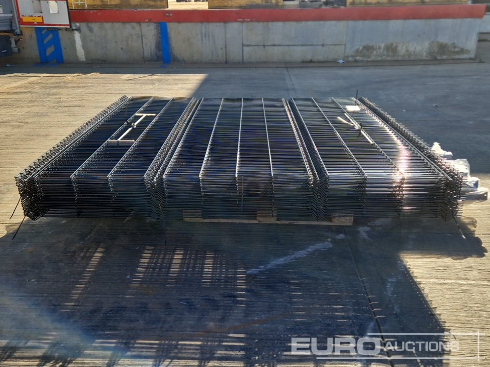 Stavebné zariadenia Unused Galvanised & Powder Coated Heavy Duty (5mm) Wire Mesh Fencing, 25 x H2.4m x W2.2m Panels, 26 x 60mm x 60mm x3m Posts, with Fittings (Black): obrázok 6
