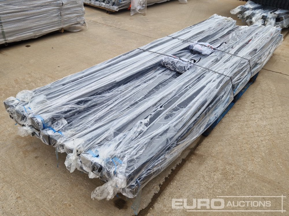 Stavebné zariadenia Unused Galvanised & Powder Coated Heavy Duty (5mm) Wire Mesh Fencing, 25 x H2.4m x W2.2m Panels, 26 x 60mm x 60mm x3m Posts, with Fittings (Black): obrázok 16