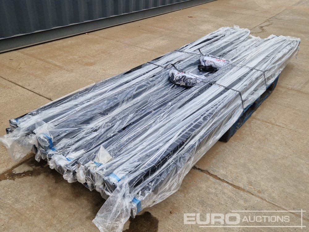 Stavebné zariadenia Unused Galvanised & Powder Coated Heavy Duty (5mm) Wire Mesh Fencing, 25 x H2.4m x W2.2m Panels, 26 x 60mm x 60mm x3m Posts, with Fittings (Black): obrázok 14
