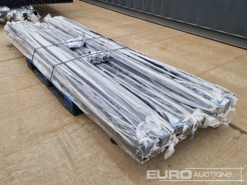 Stavebné zariadenia Unused Galvanised & Powder Coated Heavy Duty (5mm) Wire Mesh Fencing, 25 x H2.4m x W2.2m Panels, 26 x 60mm x 60mm x3m Posts, with Fittings (Black): obrázok 15