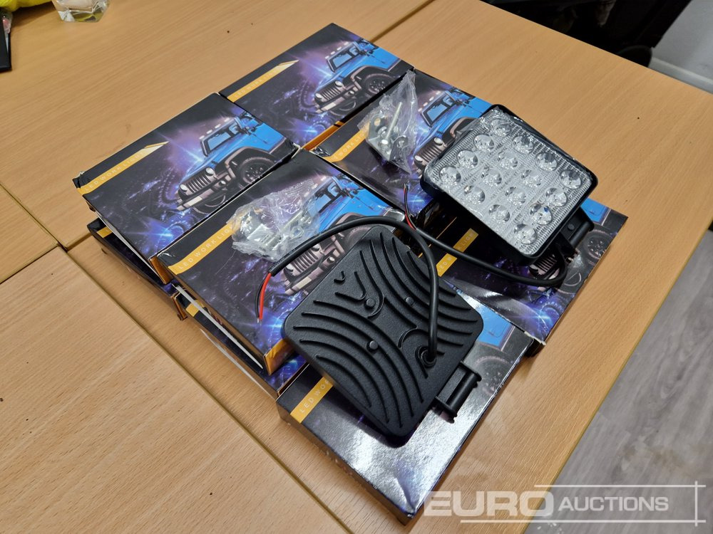 Unused LED Work Lights, 48w, 12V/24V, Adjustable Bracket, IP67 Waterproof, 6000k White (10 of) - Stavebné zariadenia: obrázok 1 Unused LED Work Lights, 48w, 12V/24V, Adjustable Bracket, IP67 Waterproof, 6000k White (10 of) - Stavebné zariadenia: obrázok 1