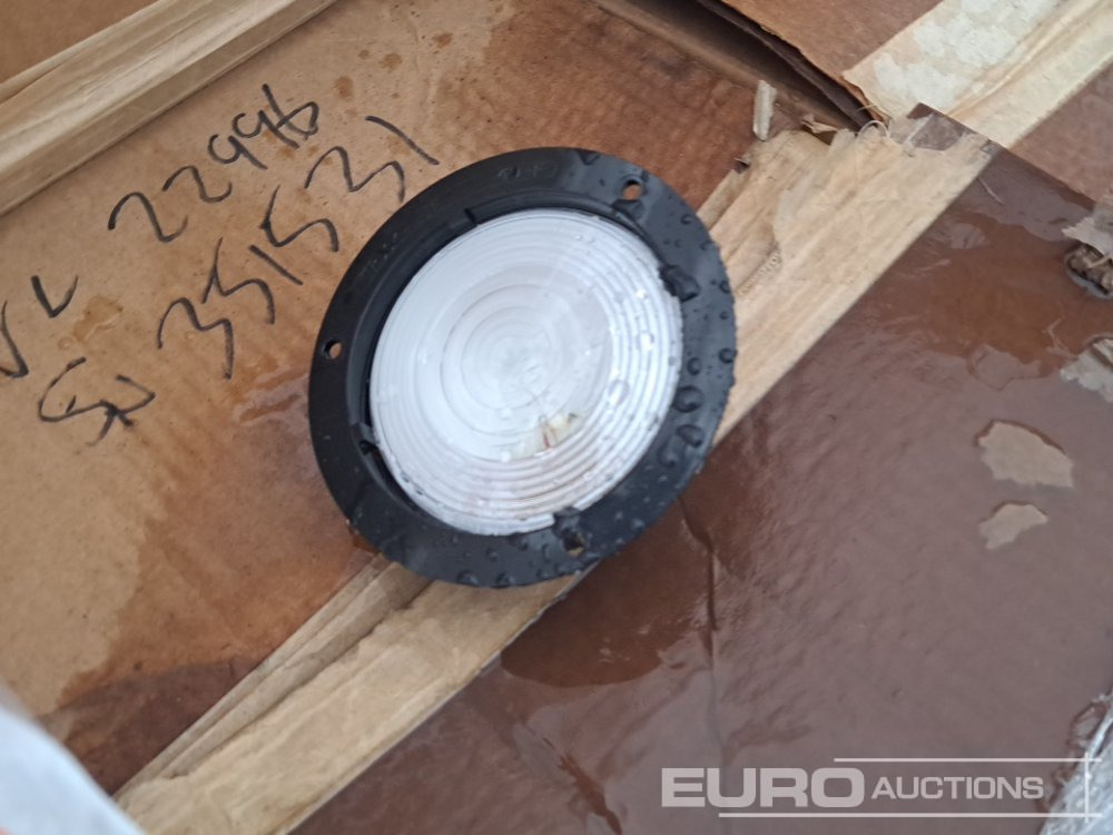 Unused Pallet of Trucklite Back Up Lights (Approx 780 of) - Stavebné zariadenia: obrázok 5 Unused Pallet of Trucklite Back Up Lights (Approx 780 of) - Stavebné zariadenia: obrázok 5
