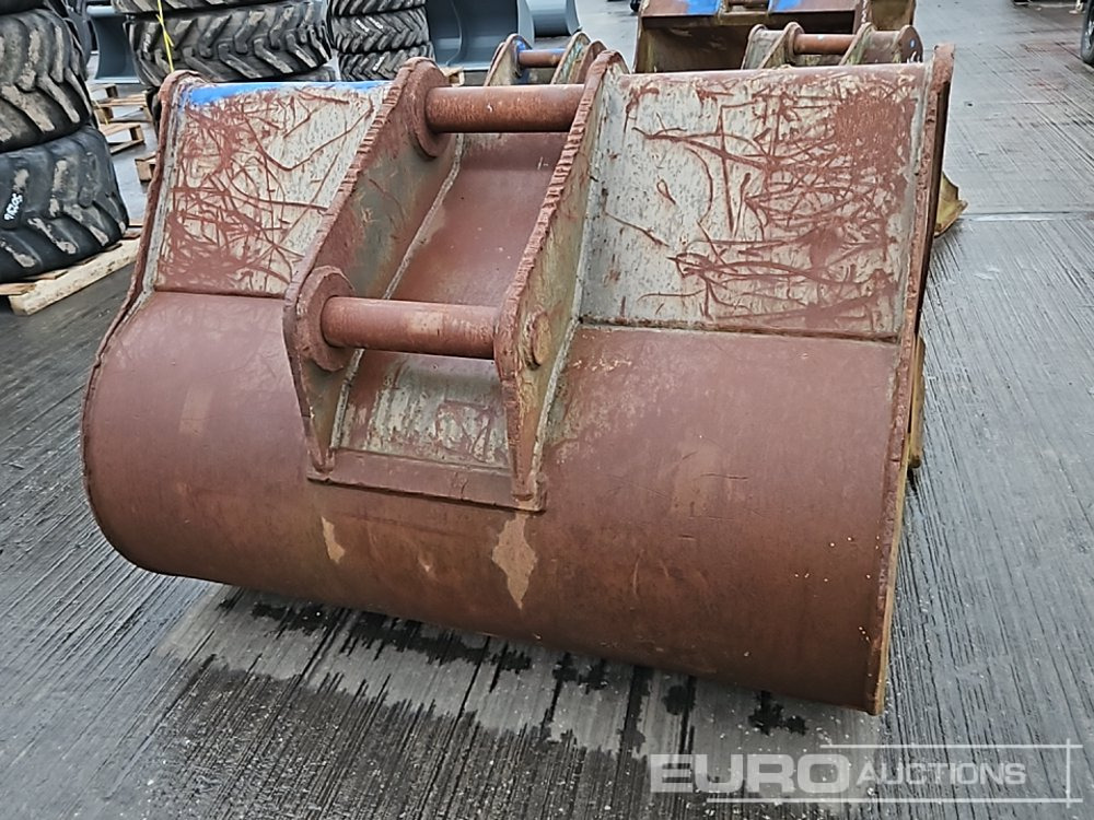 Volvo 58" Scoop Bucket 65mm Pin to suit 13 Ton Excavator - Lyžica: obrázok 4 Volvo 58" Scoop Bucket 65mm Pin to suit 13 Ton Excavator - Lyžica: obrázok 4