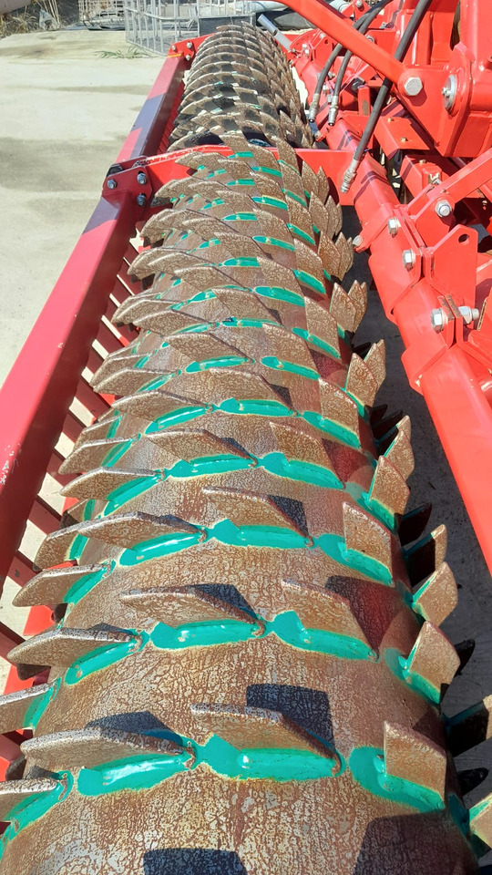 Erpice rotante usato Kverneland 5 metri F30 - Rotačné brány: obrázok 2 Erpice rotante usato Kverneland 5 metri F30 - Rotačné brány: obrázok 2