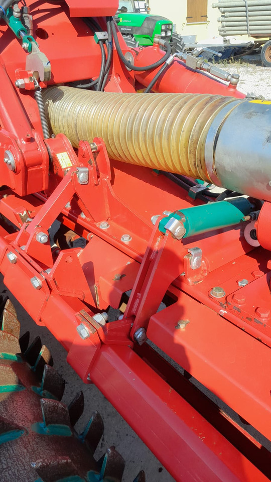 Erpice rotante usato Kverneland 5 metri F30 - Rotačné brány: obrázok 4 Erpice rotante usato Kverneland 5 metri F30 - Rotačné brány: obrázok 4