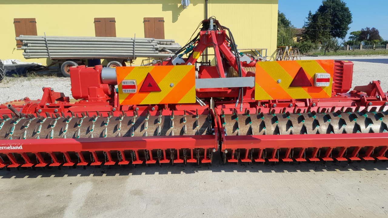 Erpice rotante usato Kverneland 5 metri F30 - Rotačné brány: obrázok 5 Erpice rotante usato Kverneland 5 metri F30 - Rotačné brány: obrázok 5