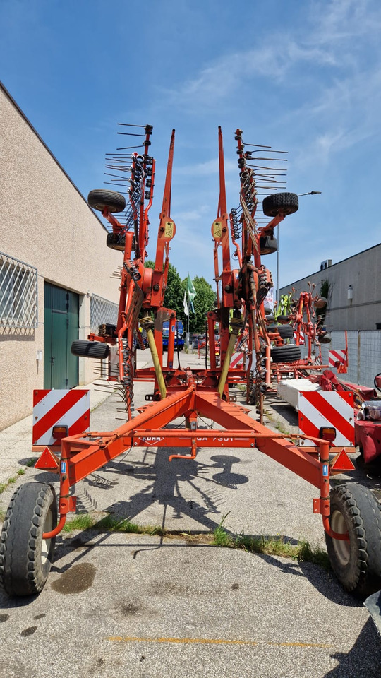 Ranghinatore usato Kuhn GA 7301 - Obracač sena: obrázok 4 Ranghinatore usato Kuhn GA 7301 - Obracač sena: obrázok 4