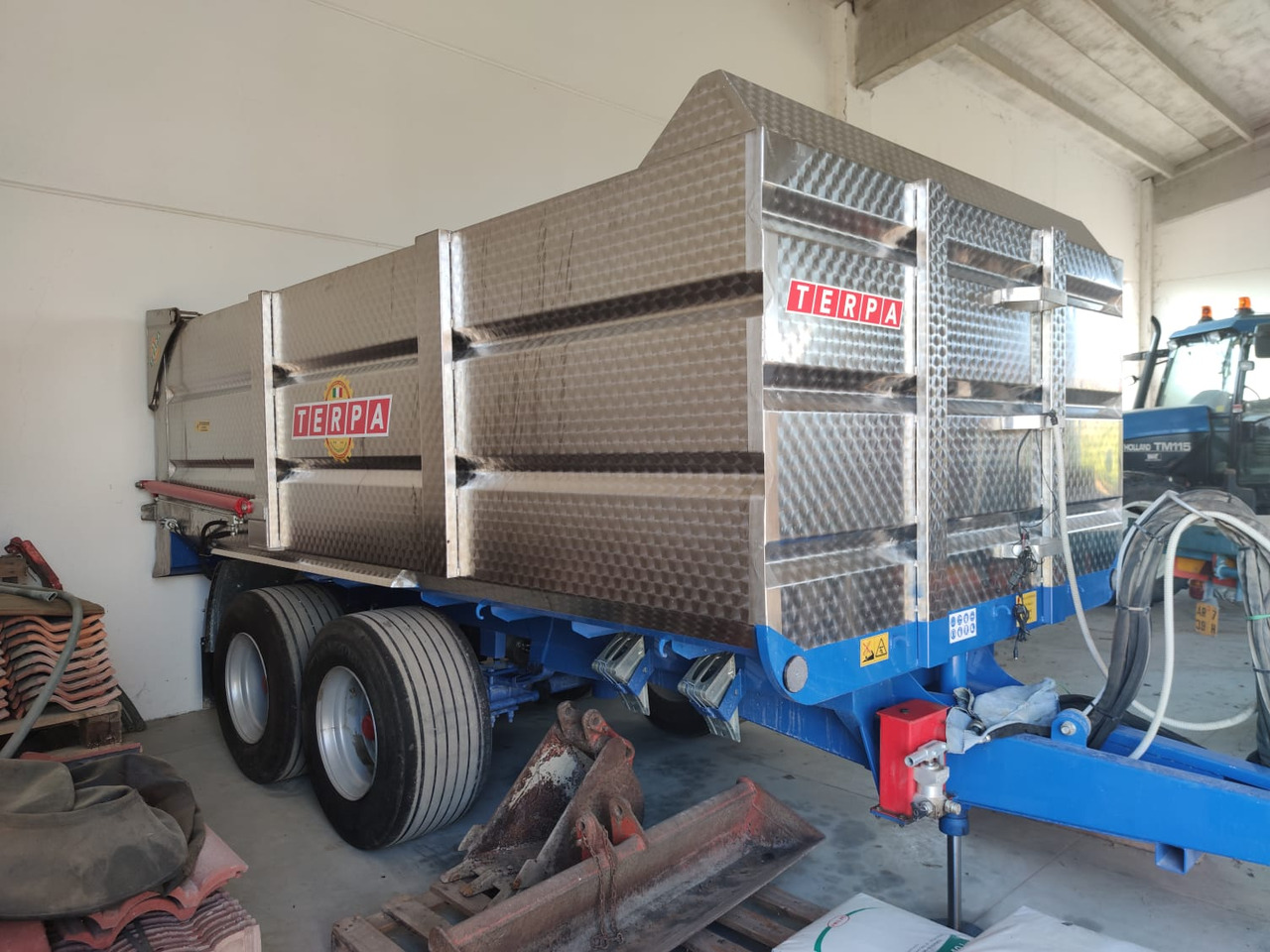 Rimorchio per vendemmia usato Terpa TT 12 HA - Poľnohospodársky príves: obrázok 2 Rimorchio per vendemmia usato Terpa TT 12 HA - Poľnohospodársky príves: obrázok 2