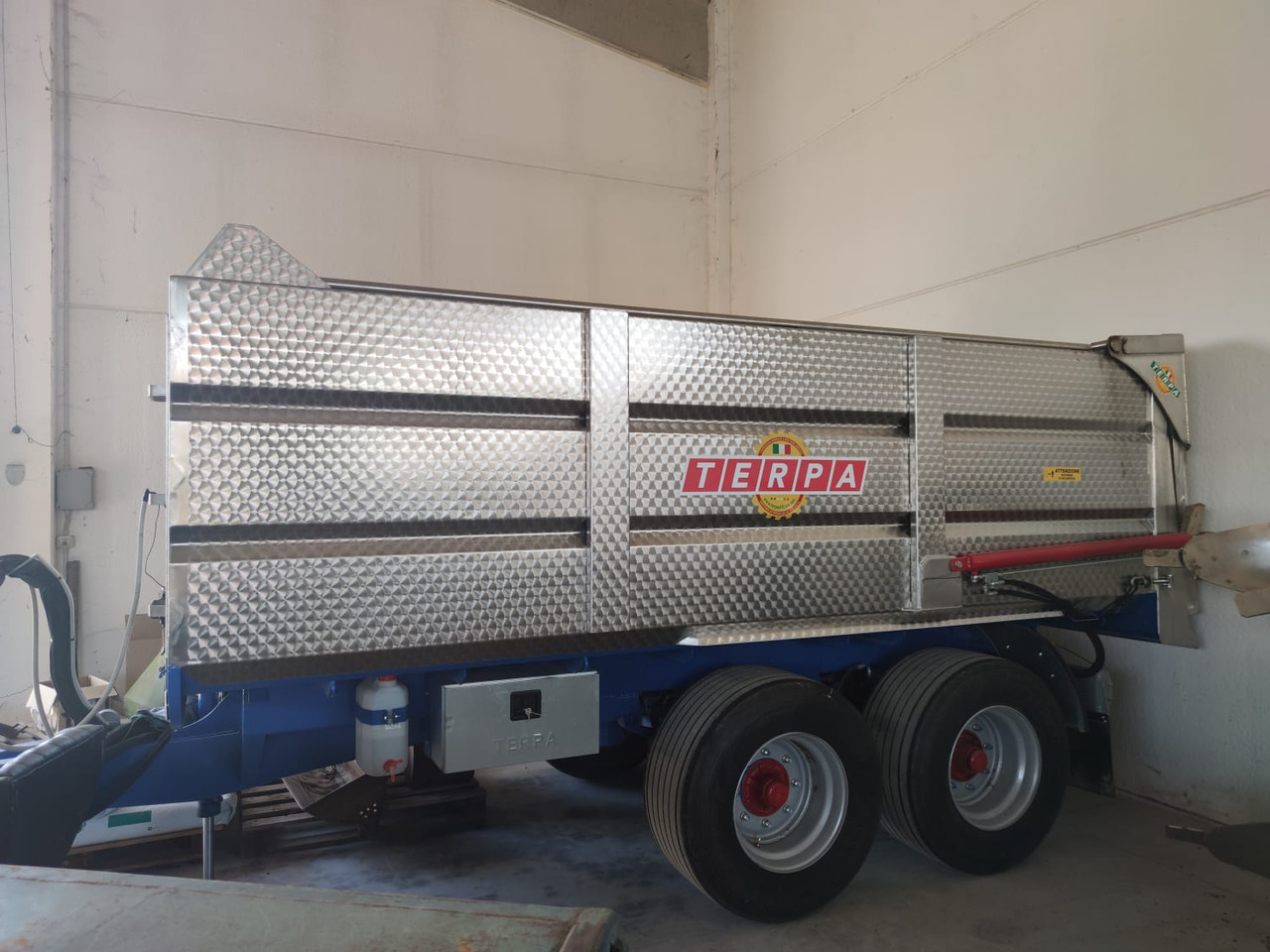 Rimorchio per vendemmia usato Terpa TT 12 HA - Poľnohospodársky príves: obrázok 1 Rimorchio per vendemmia usato Terpa TT 12 HA - Poľnohospodársky príves: obrázok 1