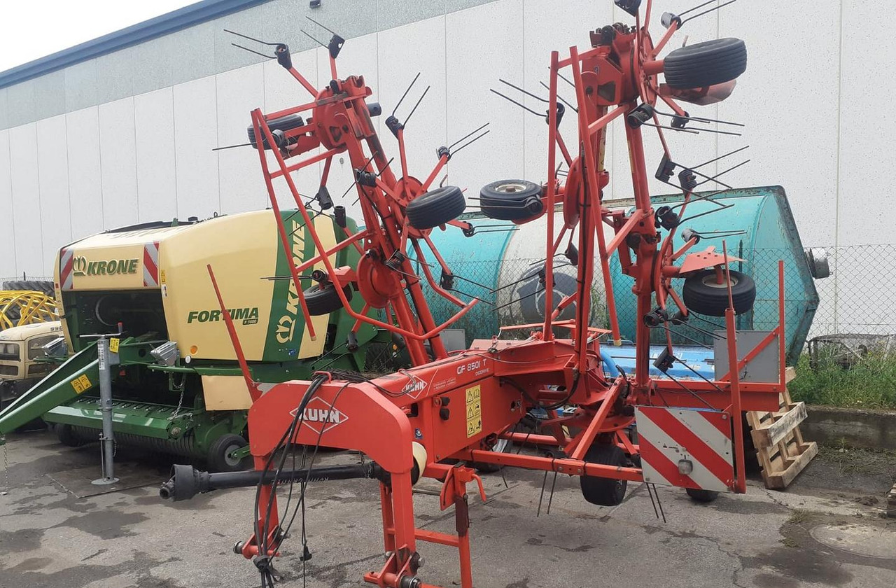 Voltafieno usato Kuhn GF 8501 T - Obracač sena: obrázok 1 Voltafieno usato Kuhn GF 8501 T - Obracač sena: obrázok 1