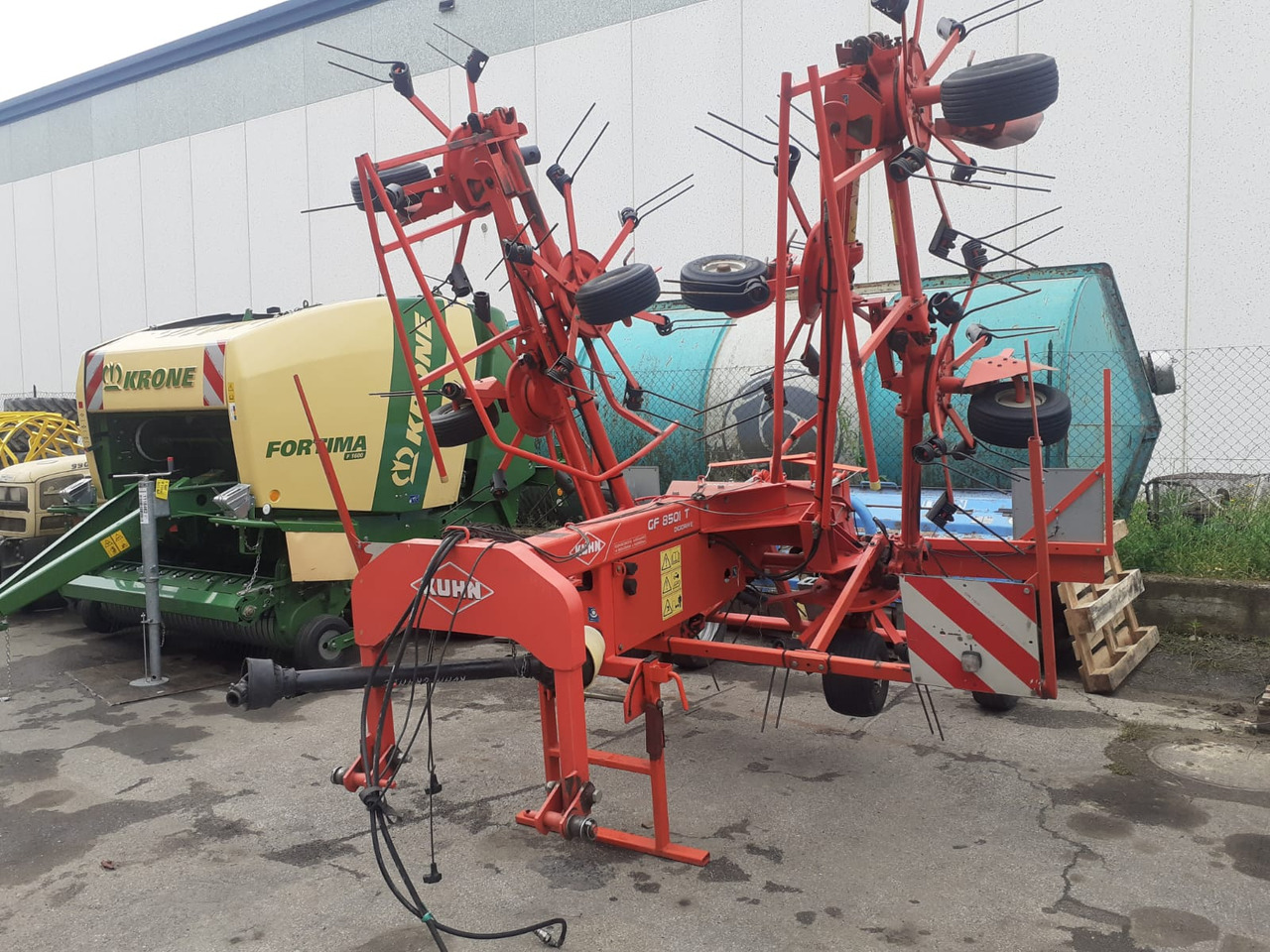 Voltafieno usato Kuhn GF 8501 T - Obracač sena: obrázok 2 Voltafieno usato Kuhn GF 8501 T - Obracač sena: obrázok 2