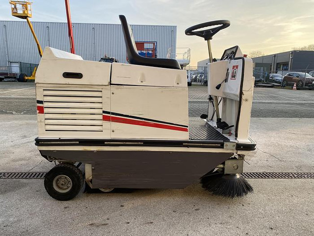 Dulevo 75 EH, Veegmachine - Priemyselný zametací stroj: obrázok 4 Dulevo 75 EH, Veegmachine - Priemyselný zametací stroj: obrázok 4