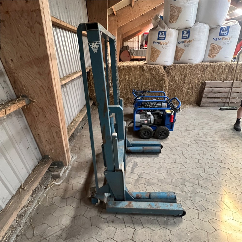 AC Hydraulic WT 1000 - Obrábací stroj: obrázok 4 AC Hydraulic WT 1000 - Obrábací stroj: obrázok 4