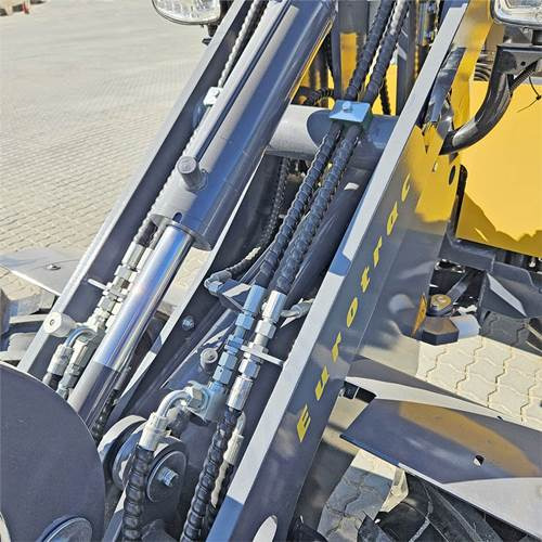 Leasing Eurotrack W12 MS-2 Eurotrack W12 MS-2: obrázok 16 Leasing Eurotrack W12 MS-2 Eurotrack W12 MS-2: obrázok 16