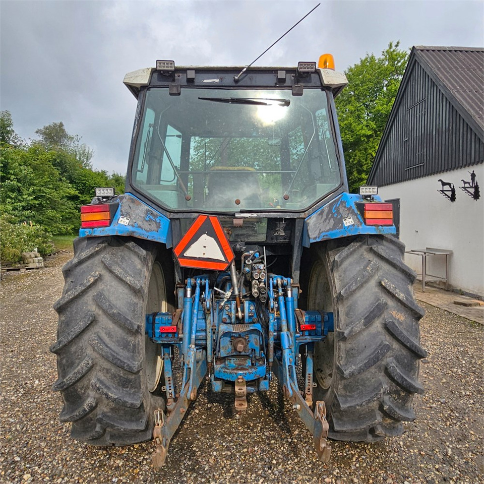 Ford 8340 - Traktor: obrázok 4 Ford 8340 - Traktor: obrázok 4