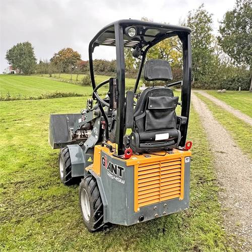 Giant D254SW - Šmykom riadený nakladač: obrázok 5 Giant D254SW - Šmykom riadený nakladač: obrázok 5