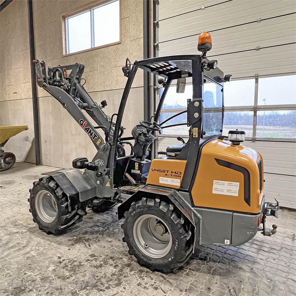 Giant V452T X-Tra HD - Kolesový nakladač: obrázok 3 Giant V452T X-Tra HD - Kolesový nakladač: obrázok 3