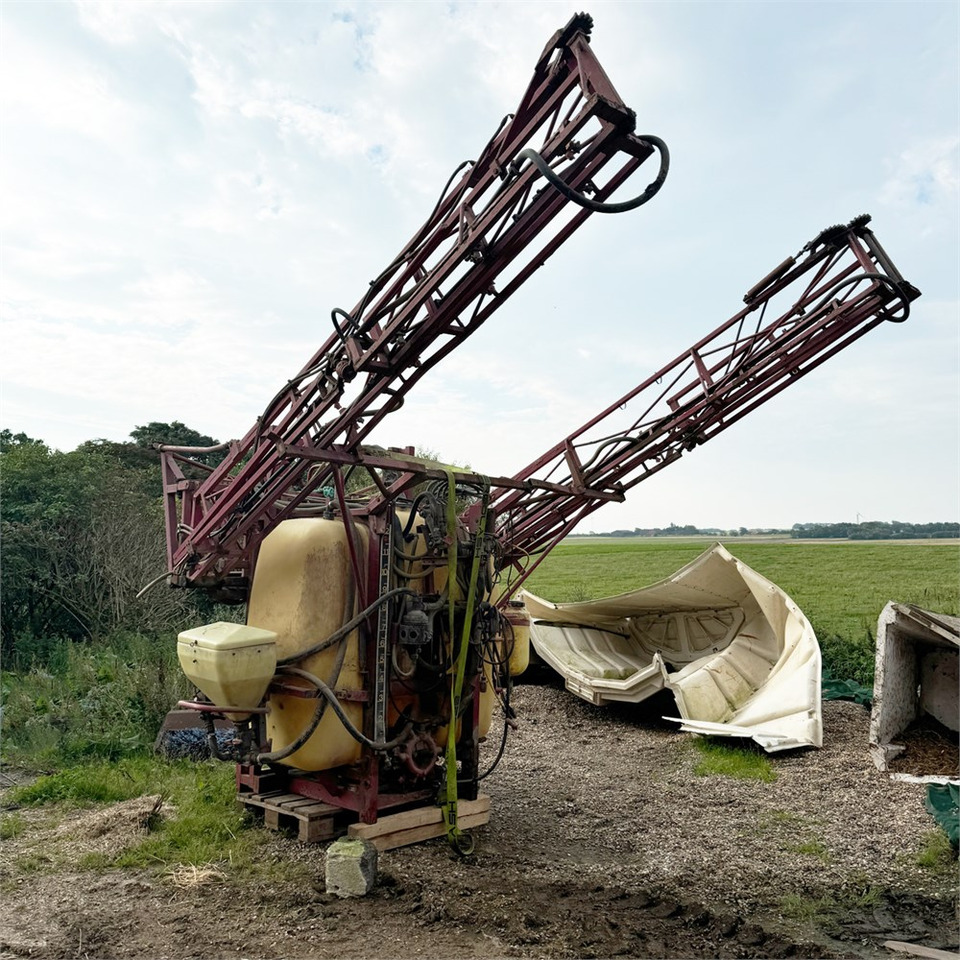 Hardi LZY 1200 - Postrekovač: obrázok 4 Hardi LZY 1200 - Postrekovač: obrázok 4