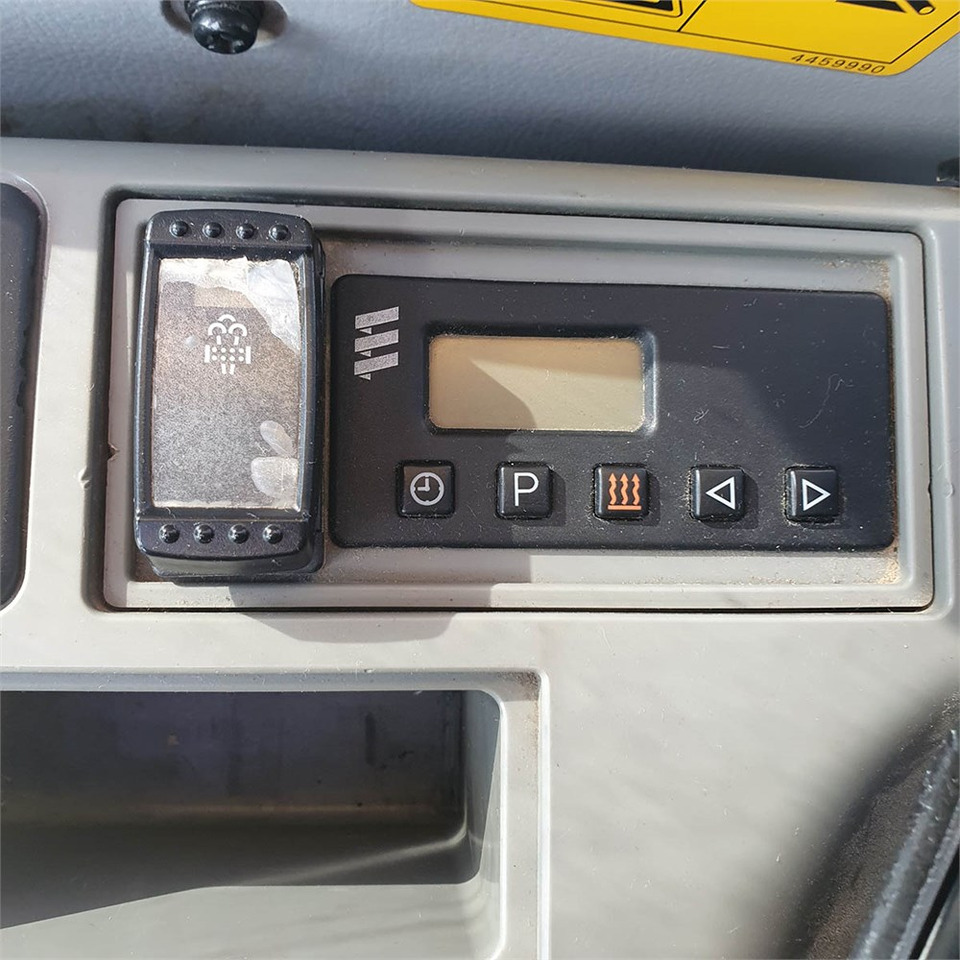 Pásové rýpadlo Hitachi Hitachi ZX250 LC-5B: obrázok 23 Pásové rýpadlo Hitachi Hitachi ZX250 LC-5B: obrázok 23