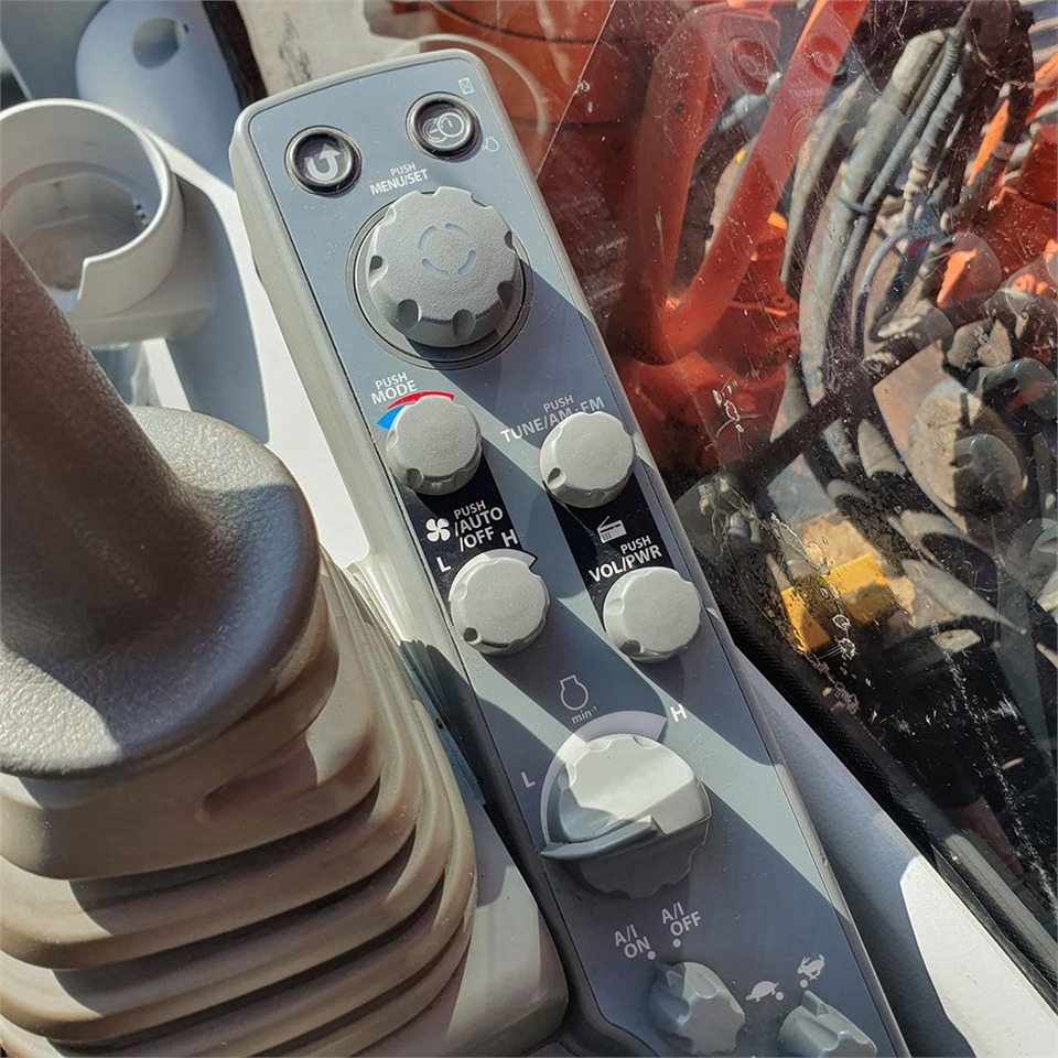 Pásové rýpadlo Hitachi Hitachi ZX250 LC-5B: obrázok 19 Pásové rýpadlo Hitachi Hitachi ZX250 LC-5B: obrázok 19