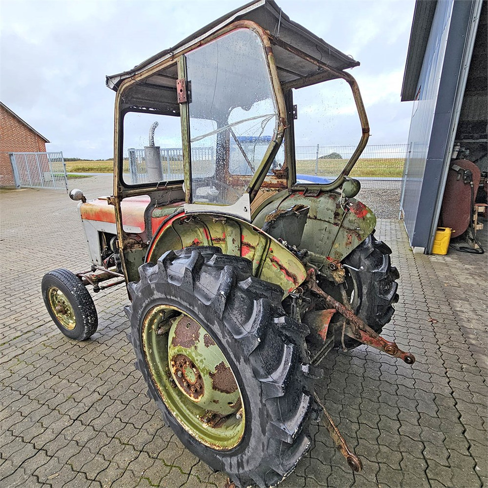 IH 276 - Traktor: obrázok 4 IH 276 - Traktor: obrázok 4