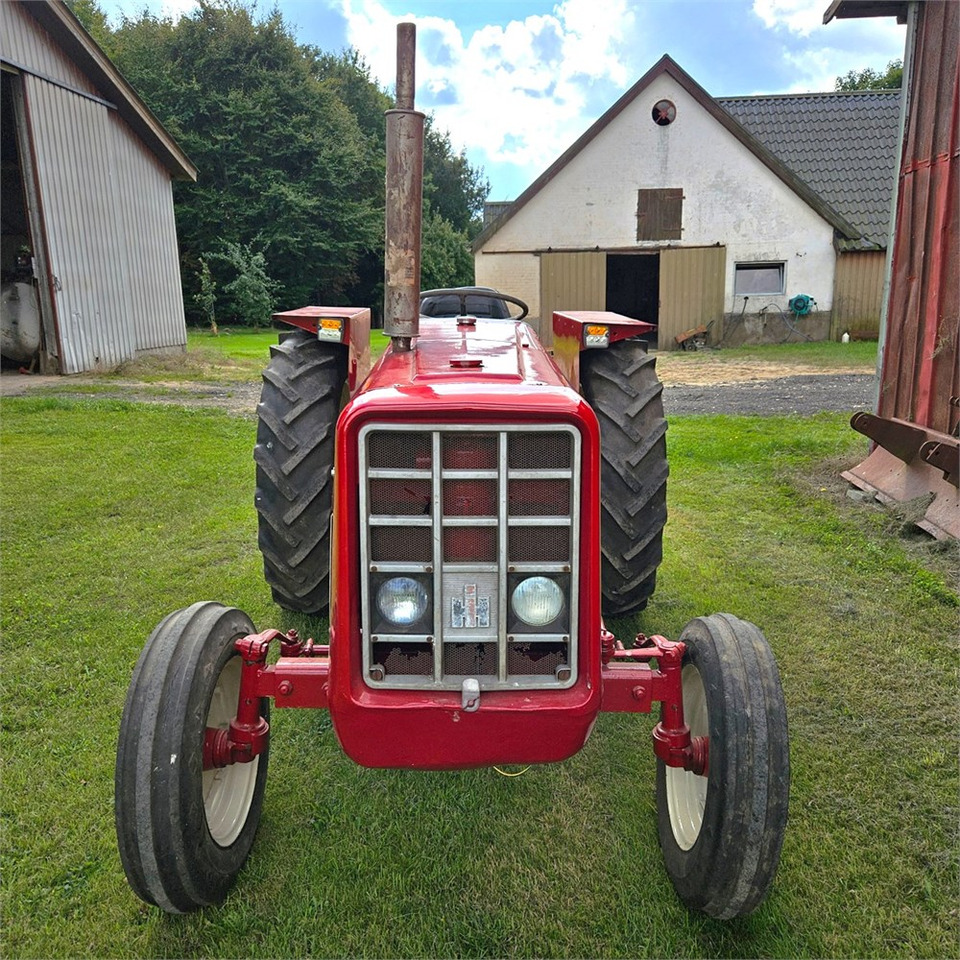IH 444 - Traktor: obrázok 2 IH 444 - Traktor: obrázok 2