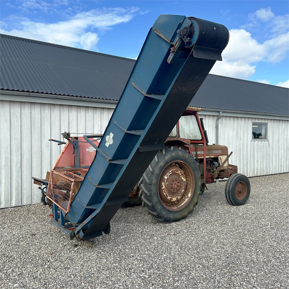 International IH 474 - Traktor: obrázok 4 International IH 474 - Traktor: obrázok 4