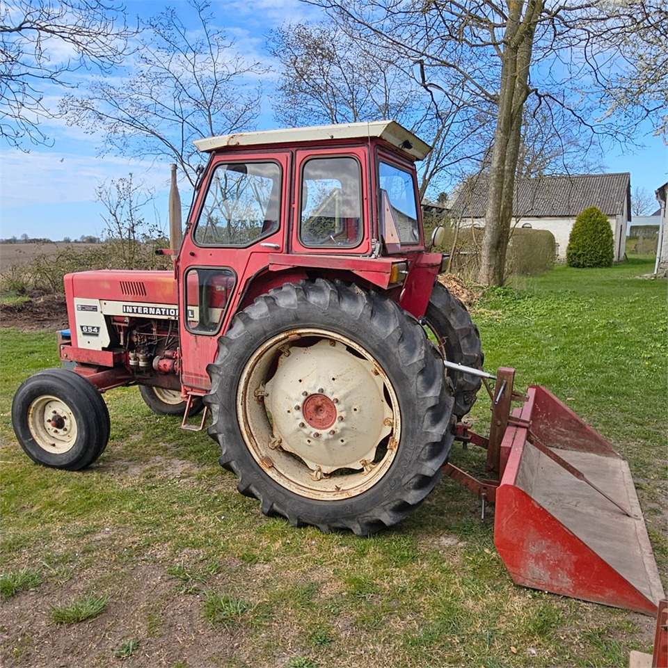 International IH 654 - Traktor: obrázok 3 International IH 654 - Traktor: obrázok 3