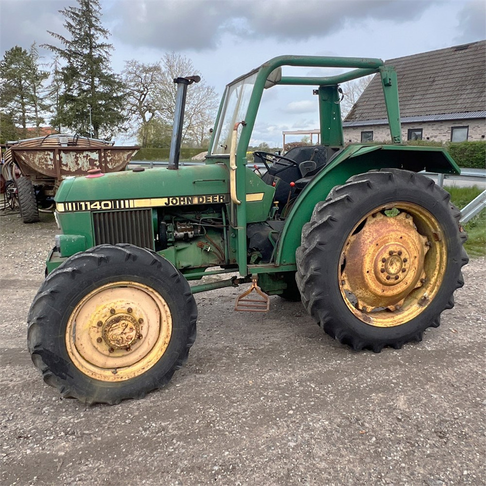John Deere 1140 - Traktor: obrázok 4 John Deere 1140 - Traktor: obrázok 4