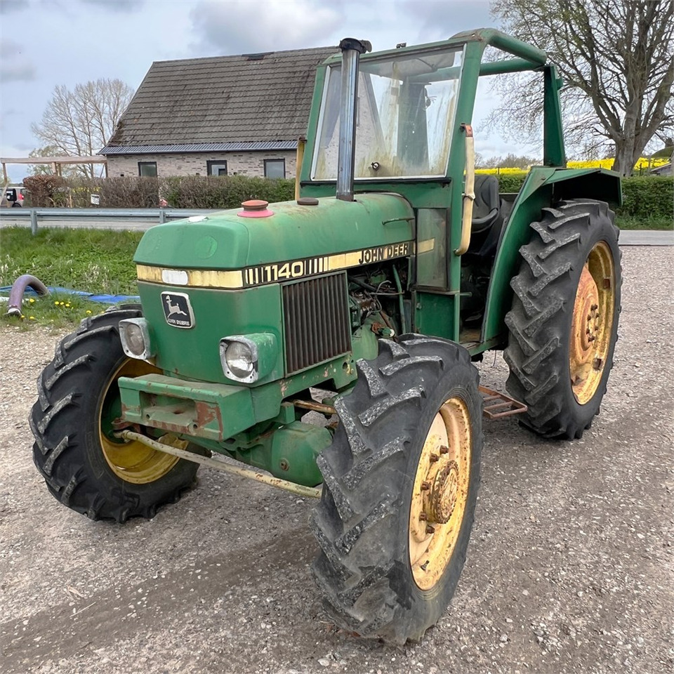 John Deere 1140 - Traktor: obrázok 3 John Deere 1140 - Traktor: obrázok 3