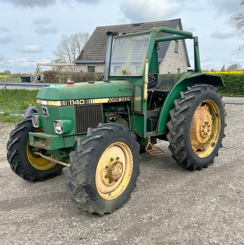 John Deere 1140 - Traktor: obrázok 1 John Deere 1140 - Traktor: obrázok 1