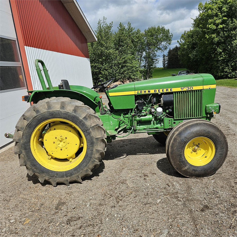 John Deere 1630 OU - Traktor: obrázok 2 John Deere 1630 OU - Traktor: obrázok 2