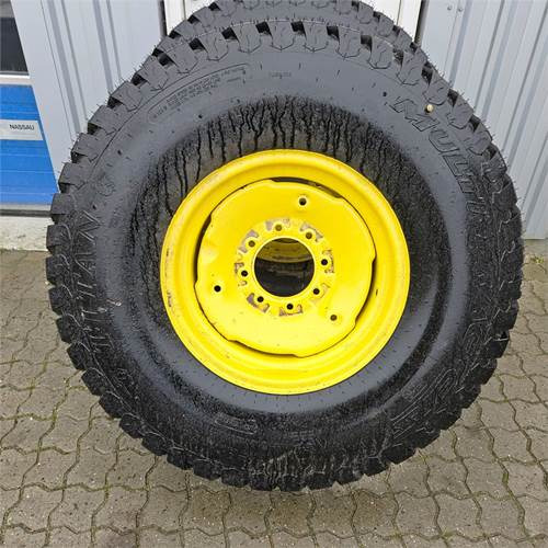 John Deere 2 styk - Traktor: obrázok 1 John Deere 2 styk - Traktor: obrázok 1