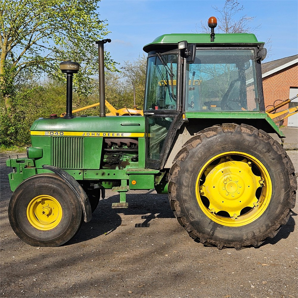 John Deere 2040 - Traktor: obrázok 3 John Deere 2040 - Traktor: obrázok 3