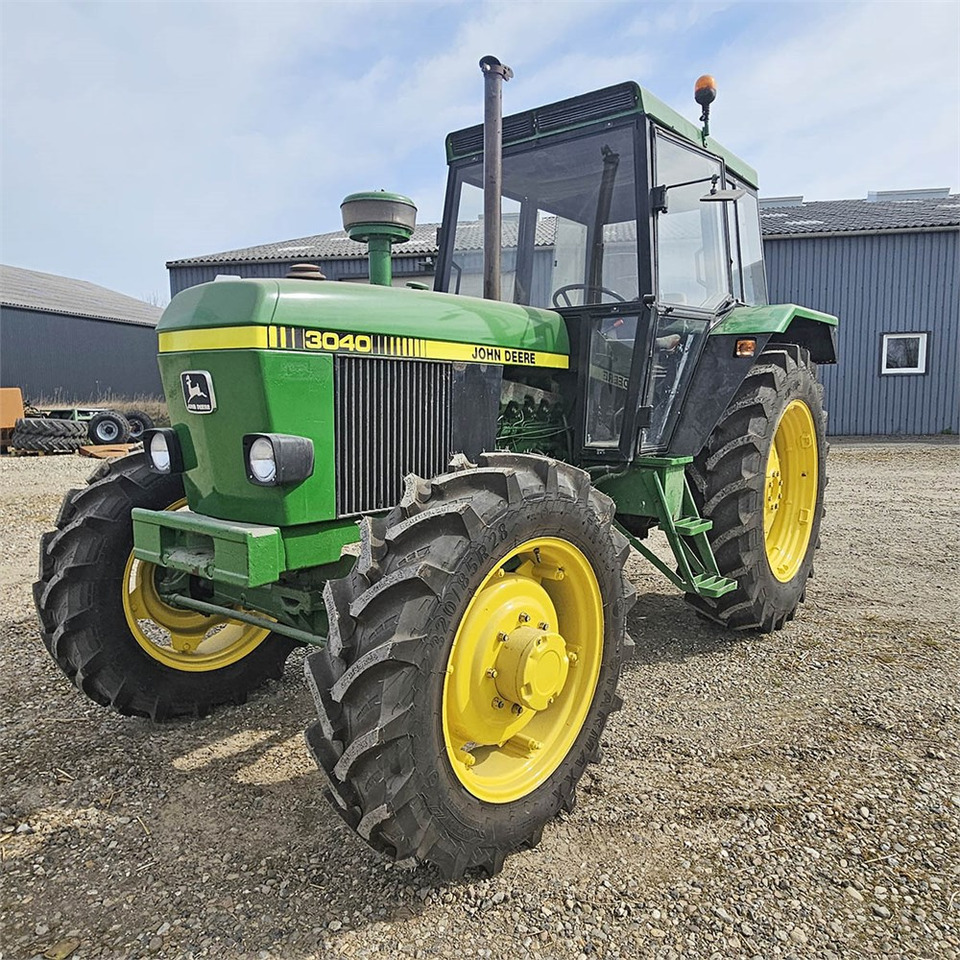 John Deere 3040 - Traktor: obrázok 3 John Deere 3040 - Traktor: obrázok 3