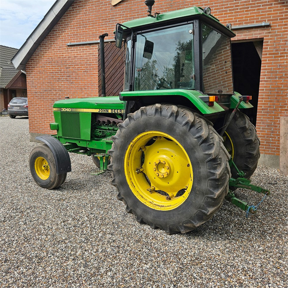 John Deere 3040 - Traktor: obrázok 3 John Deere 3040 - Traktor: obrázok 3