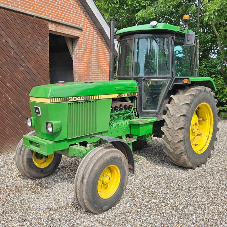 John Deere 3040 - Traktor: obrázok 1 John Deere 3040 - Traktor: obrázok 1