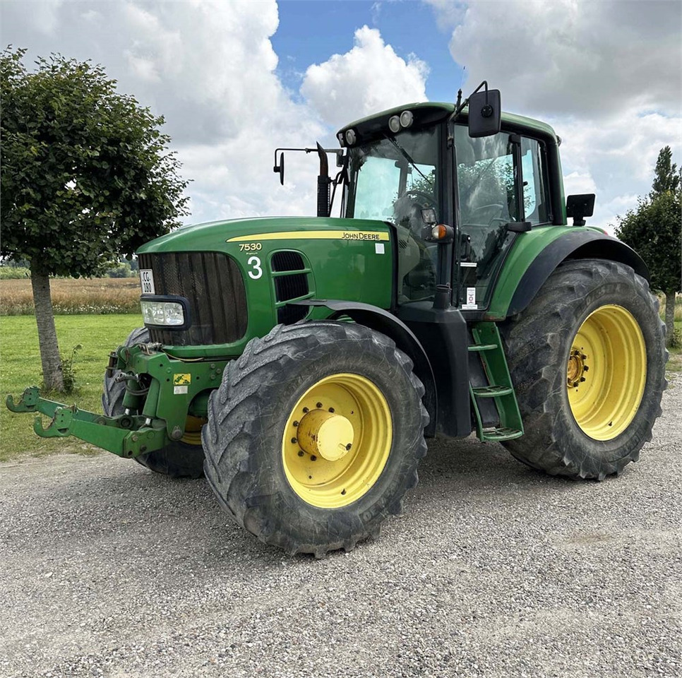 John Deere 7530 - Traktor: obrázok 1 John Deere 7530 - Traktor: obrázok 1