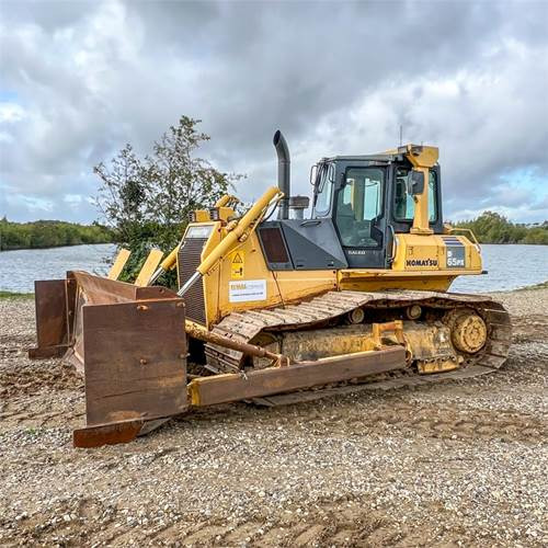 Komatsu D65 PX-15 EO - Buldozér: obrázok 5 Komatsu D65 PX-15 EO - Buldozér: obrázok 5