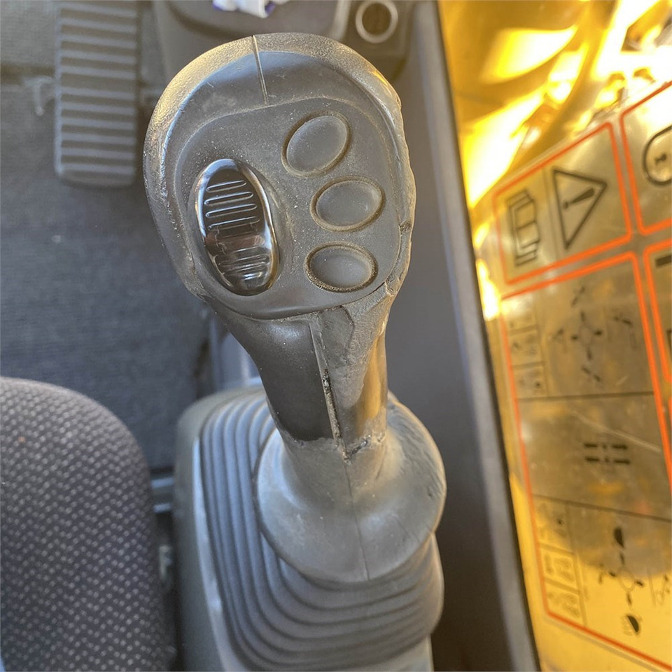 Pásové rýpadlo Komatsu PC210 LC-8K: obrázok 16