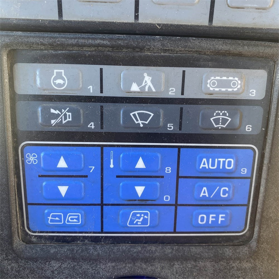 Pásové rýpadlo Komatsu PC210 LC-8K: obrázok 22