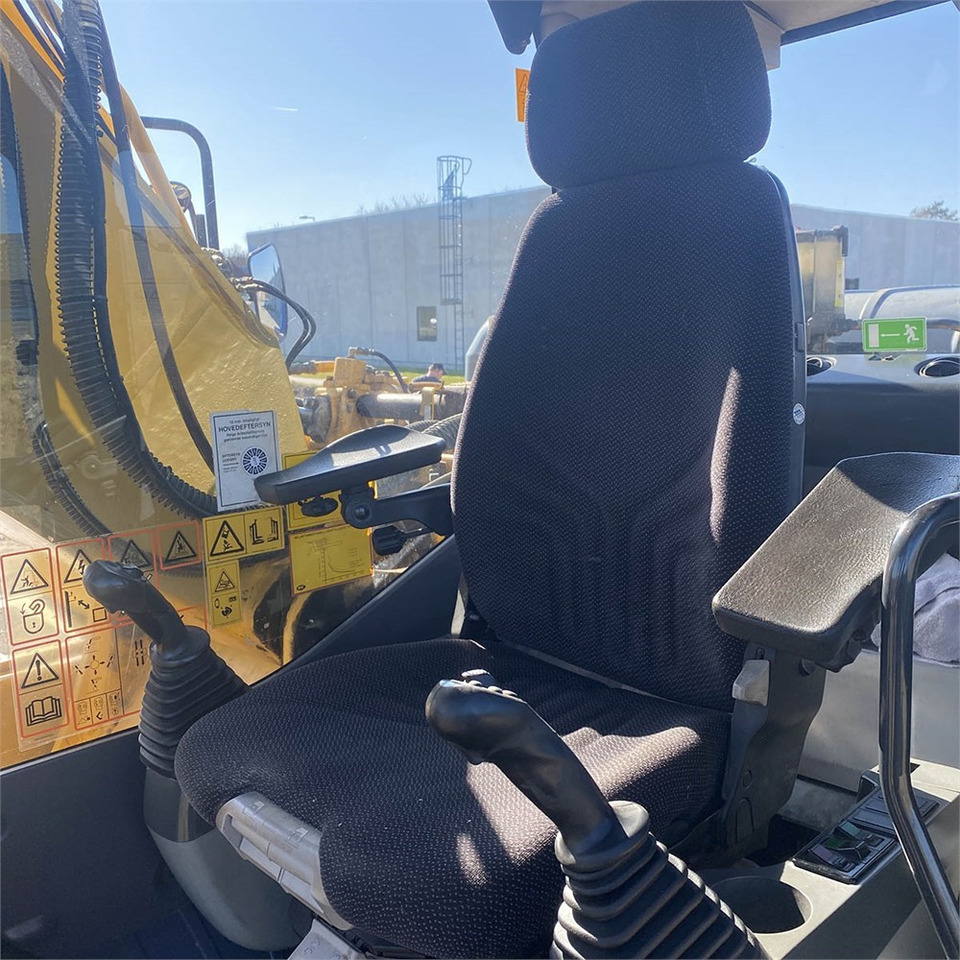 Pásové rýpadlo Komatsu PC210 LC-8K: obrázok 14