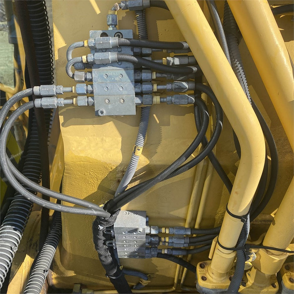 Pásové rýpadlo Komatsu PC210 LC-8K: obrázok 12