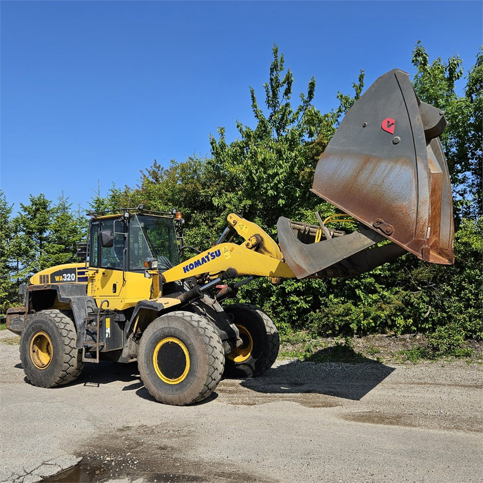 Komatsu WA320-5H - Kolesový nakladač: obrázok 1 Komatsu WA320-5H - Kolesový nakladač: obrázok 1
