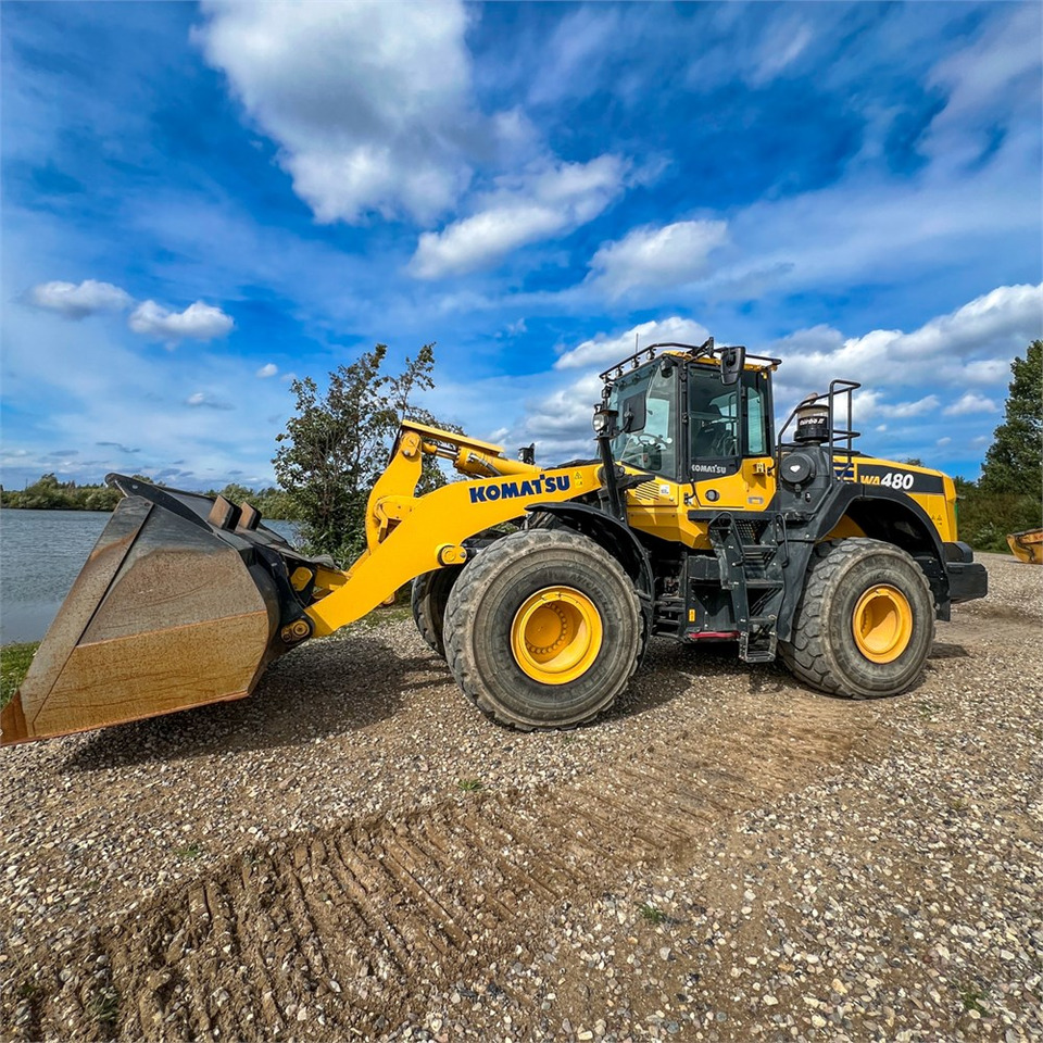 Komatsu WA480-8 - Kolesový nakladač: obrázok 2 Komatsu WA480-8 - Kolesový nakladač: obrázok 2